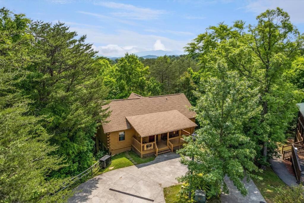 1 Min To The Parkway Spacious Cabin W 3 Suites And Extra Bedroom! Pigeon Forge Luaran gambar
