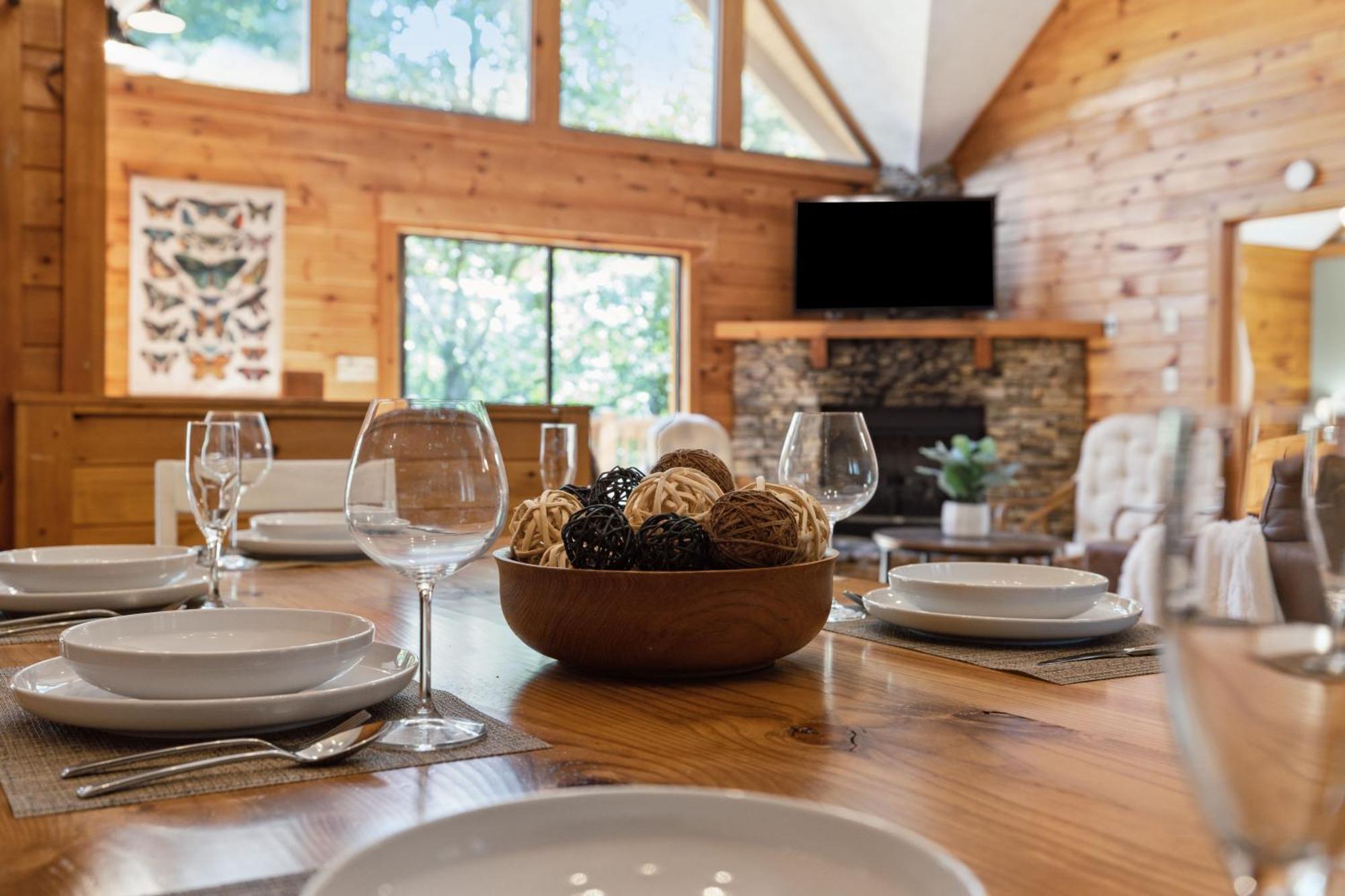 1 Min To The Parkway Spacious Cabin W 3 Suites And Extra Bedroom! Pigeon Forge Luaran gambar